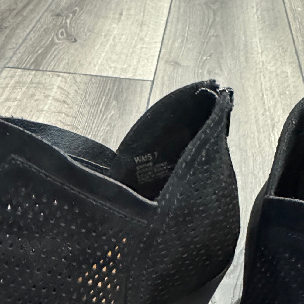 Report Elegant Black Ankle Booties - Picture 2 of 6
